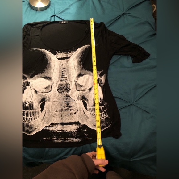 Deb- double skull t-shirt (inventory tub #1) - Picture 4 of 5